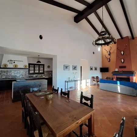 Alberquillas Villa *